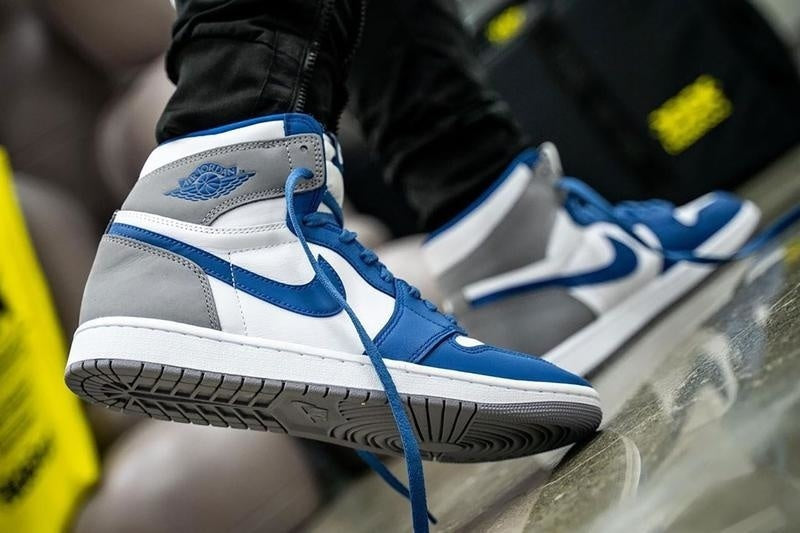Jordan 1 Retro High OG True Blue-DZ5485-410-schoenen JHype