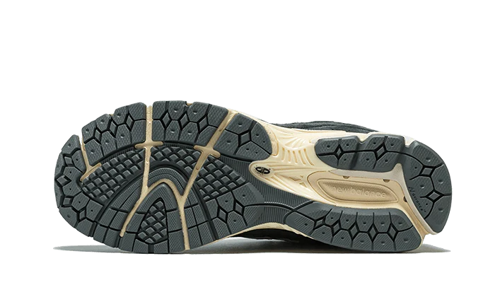 New Balance 2002R Black Dark Grey-M2002RHO-schoenen JHypes