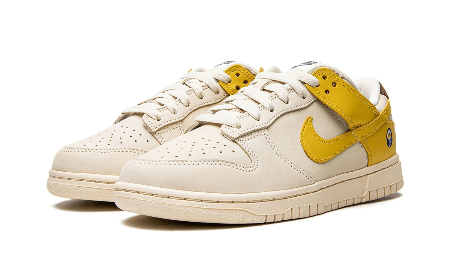 Nike Dunk Low LX Banana-DR5487-100-schoenen JHypes