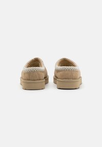 UGG Tasman Slipper Mustard Seed (W)-5955-MSWH-schoenen JHype