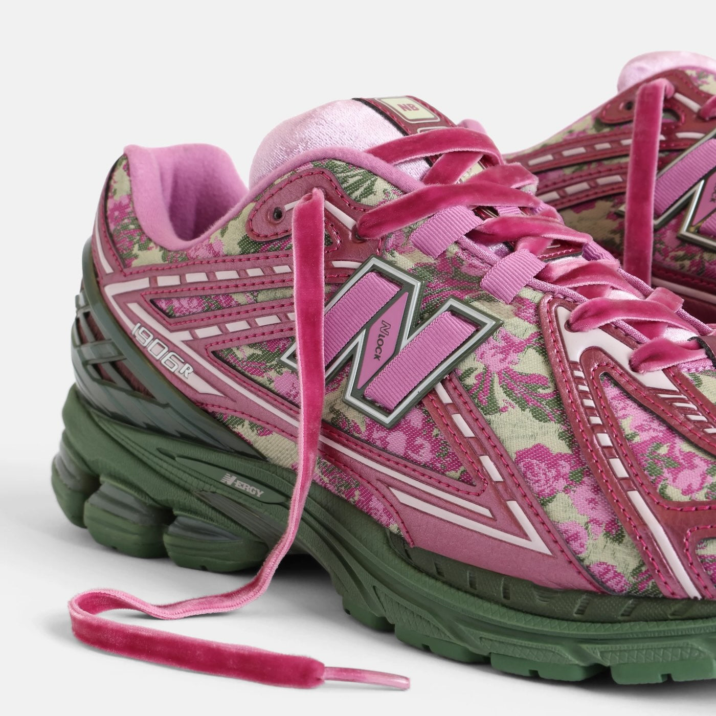 jack-harlow-new-balance-1906r-rose-runner-m1906rjh-jhypes