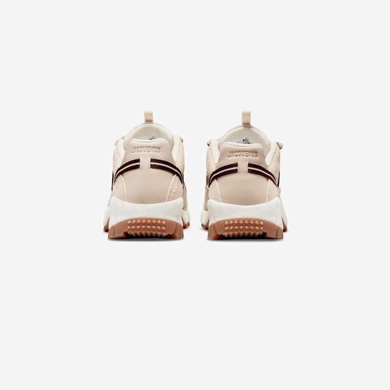 Nike Air Humara LX Jacquemus Light Bone Gold (W)-DR0420-001-schoenen JHype