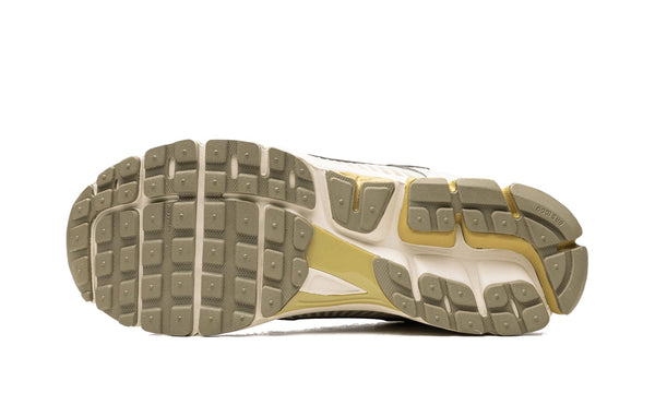 Nike Zoom Vomero 5 Light Bone Medium Olive-FV0397-001-schoenen JHype