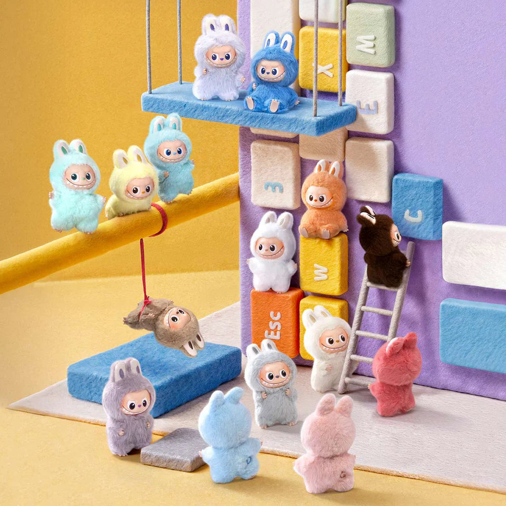 Pop Mart Labubu Pin For Love Geel