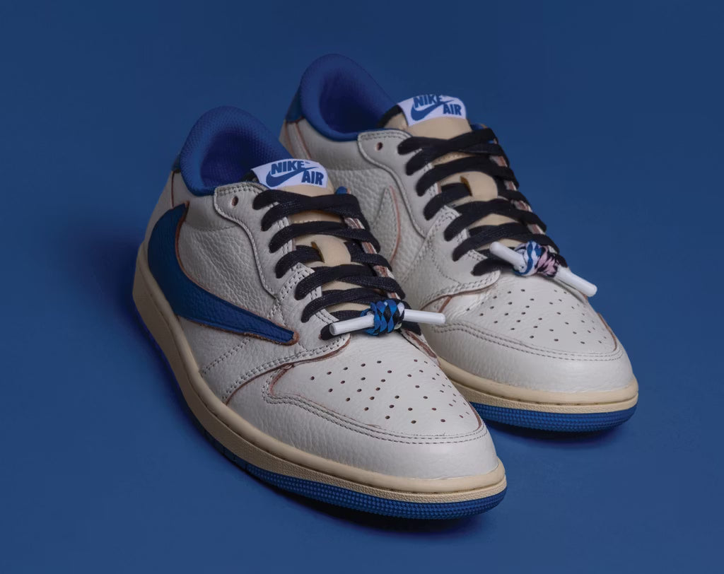 Travis scott jordan blauw wit